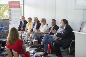 Group picture of a panel discussion
