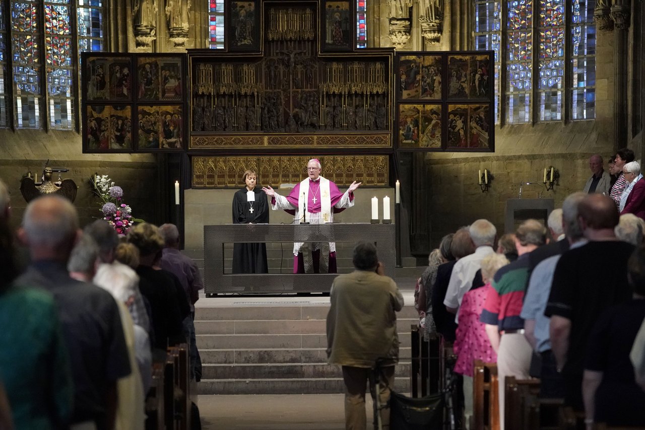 Audience and altar at ecumenical service