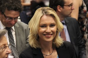© BAGSO/Bock Manuela Schwesig sitzend im Publikum