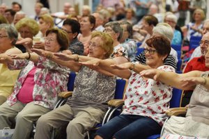 People in the audience doing exercises while sitting