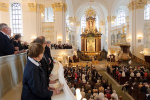 © BAGSO/Hoffmann Ökumenischer Gottesdienst von Empore fotografiert
